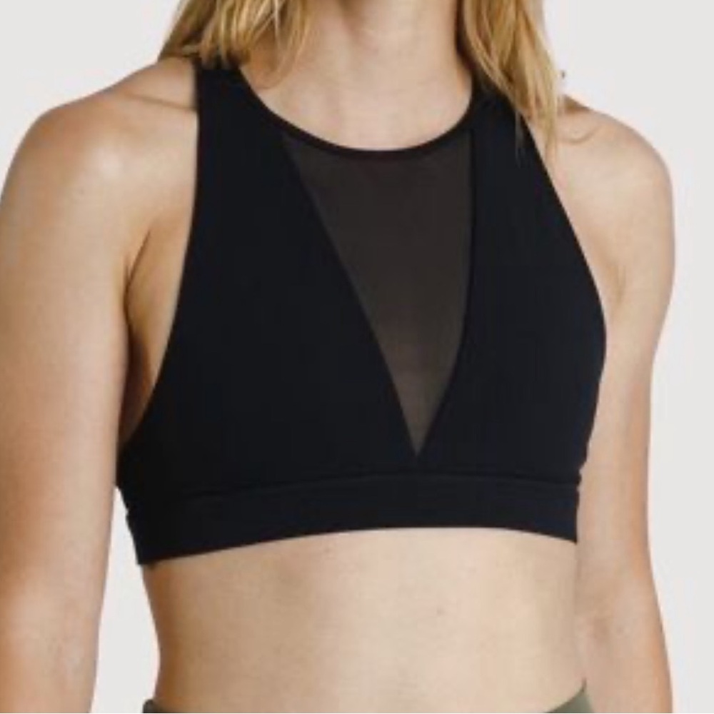 Kit and Ace By Your Side Vent Black Sports Bra